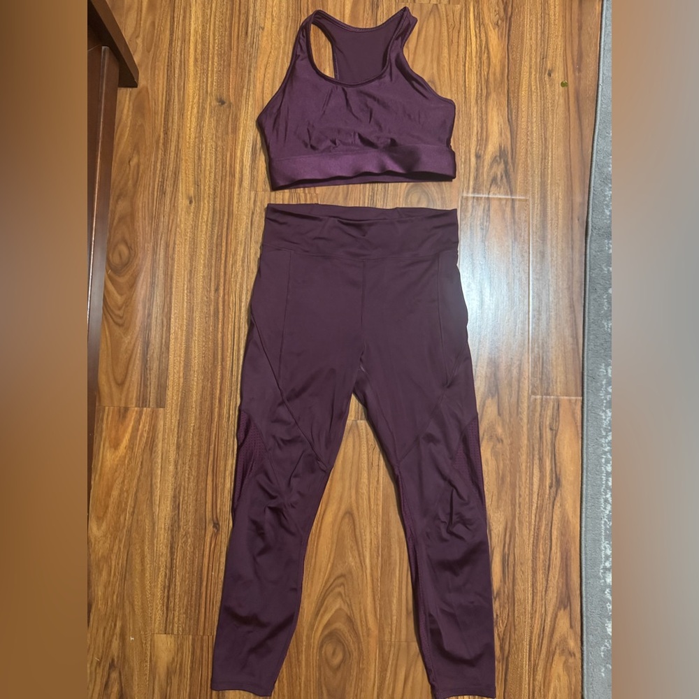 Fabletics set in size medium both sports bra and leggings